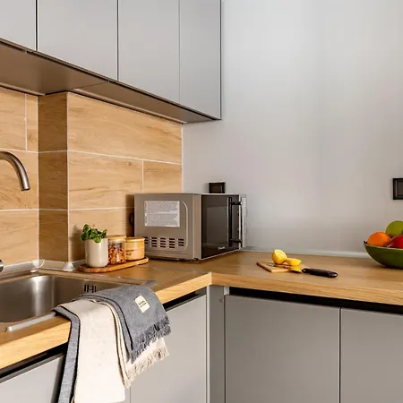 Ptolemeon 20, Apts & Center *