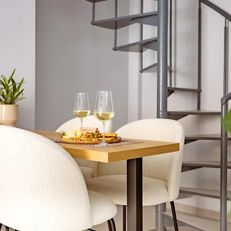 Apartment Ptolemeon 20, Apts & Center