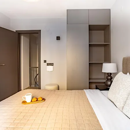 Ptolemeon 20, Apts&studios Center *