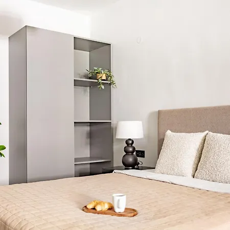 Ptolemeon 20, Apts & Center *