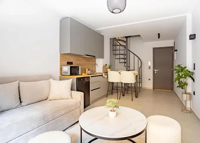 Ptolemeon 20, Apts & Center 아파트 *