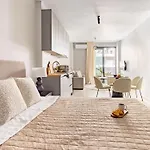 Ptolemeon 20, Apts & Center