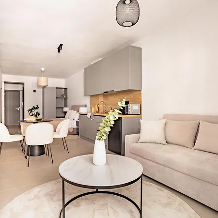 Apartman Ptolemeon 20, Apts & Center