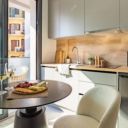 Ptolemeon 20, Apts & Center