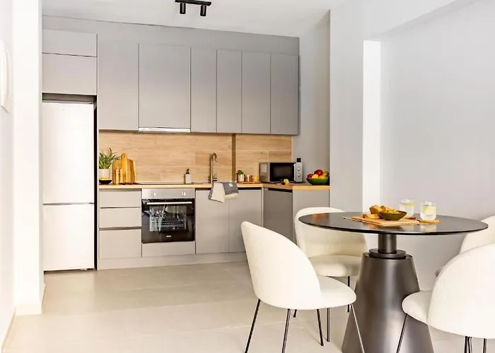 Ptolemeon 20, Apts & Center